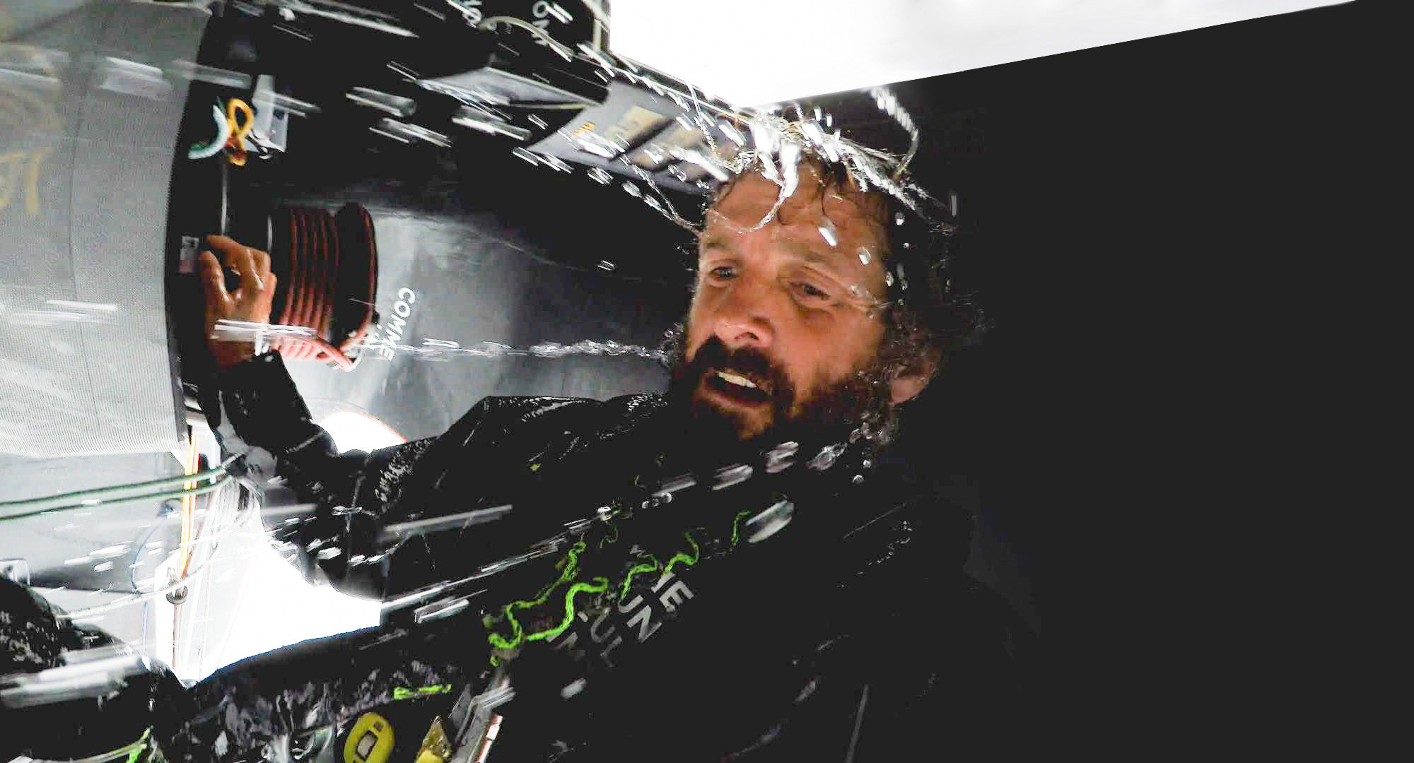 Eric Bellion trempé dans son bateau