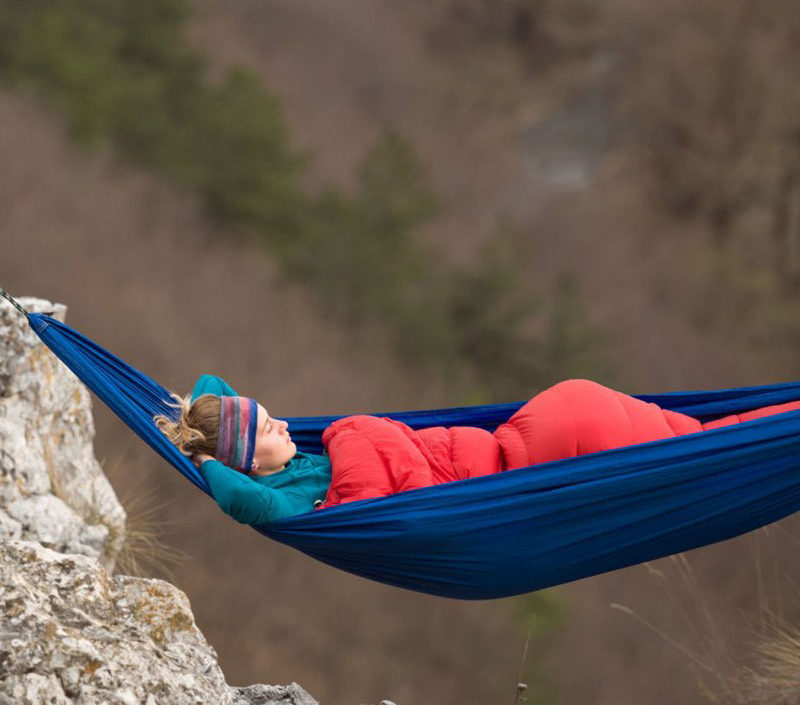 sieste dans un hamac en montagne